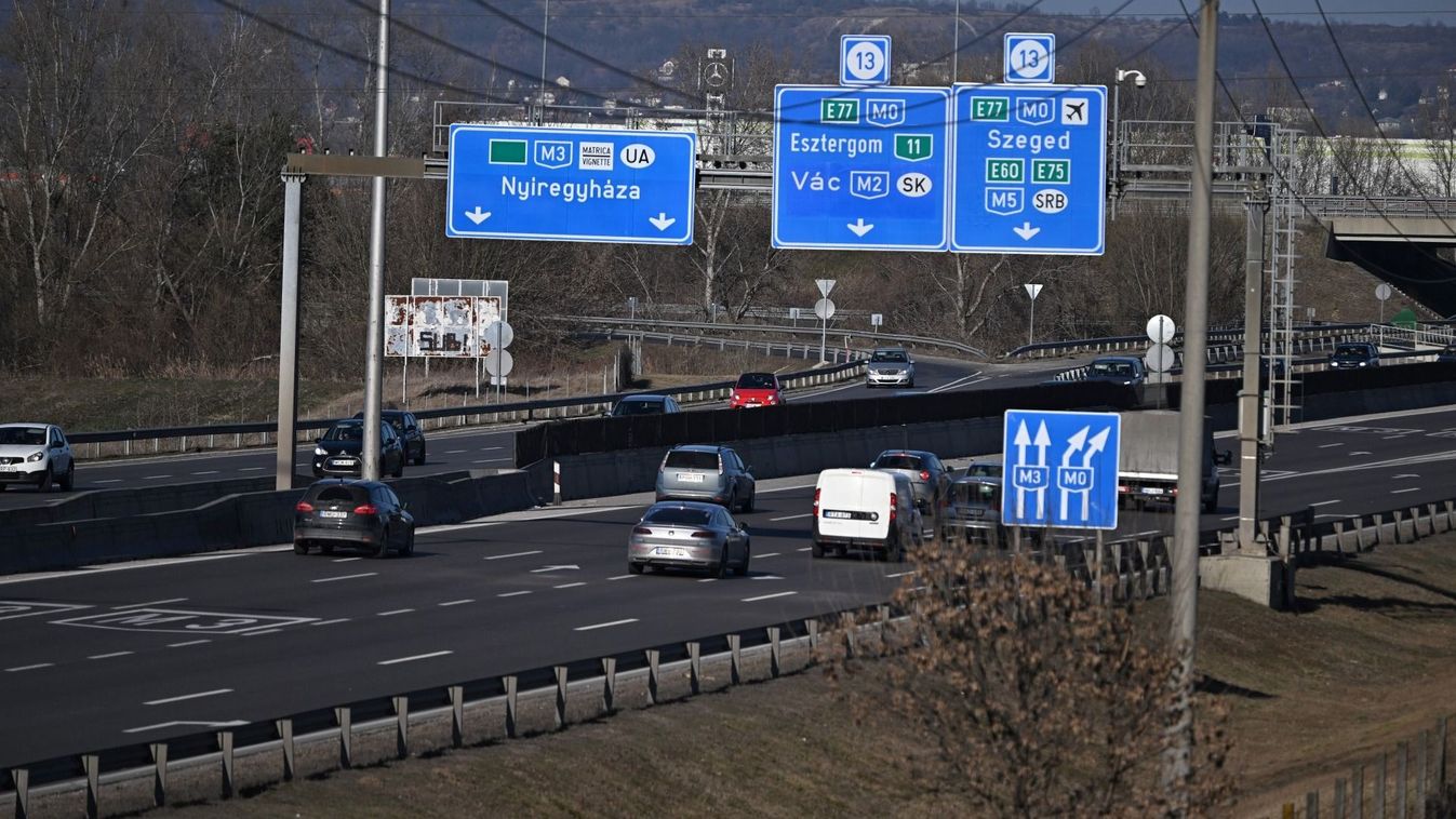 Jövőre ismét változik az autópálya-matrica ára, de nem mindenhol egyformán Fotó: Illusztráció: Kisbenedek Attila/AFP