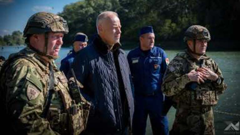 Milyen színű zászlóval jön az ellenség?