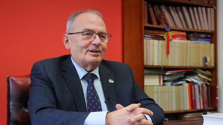 Mit kínál a kínai modell?