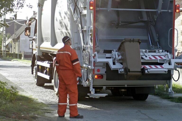 A MOHU általi szemétszállítási változások sokakat érintenek. Fotó: Szaffenauer Ferenc/Paksi Hírnök archív
