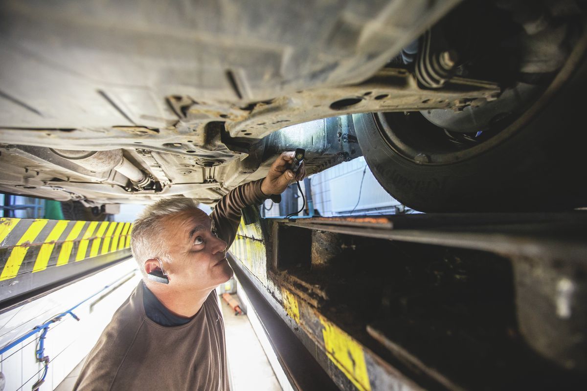 Nagyon megszigorodhat a műszaki vizsga, ha bevezetik a PN-mérést, és sokkal többe is kerül az autó tulajdonosának Fotó: Bencsik Ádám/VG