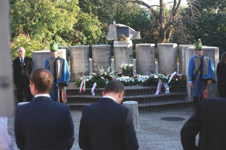 Pécsen is megemlékezést tartanak október 6-án Fotó: Löffler Péter