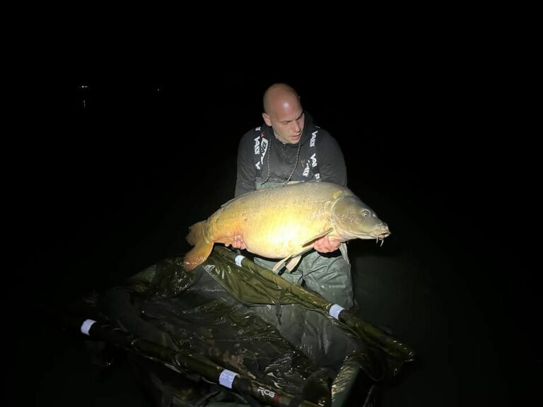 Nagy fogás Ölbőn: 28 kilogrammot nyomott a hal Fotó: Ölbői Horgásztó facebook