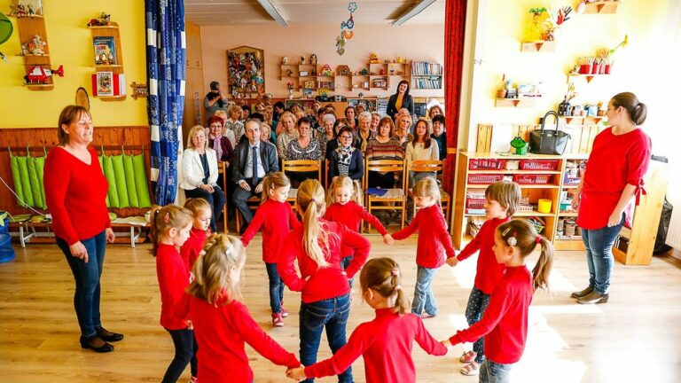 Nagy a baj, nyugdíjas óvónők viszik a vállukon a vidéki óvodai rendszert