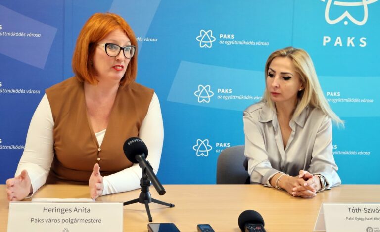 Heringes Anita polgármester és Tóth-Szivos Etelka főigazgató sajtótájékoztatón jelentette be az új orvosok érkezését. Fotó: Molnár Gyula