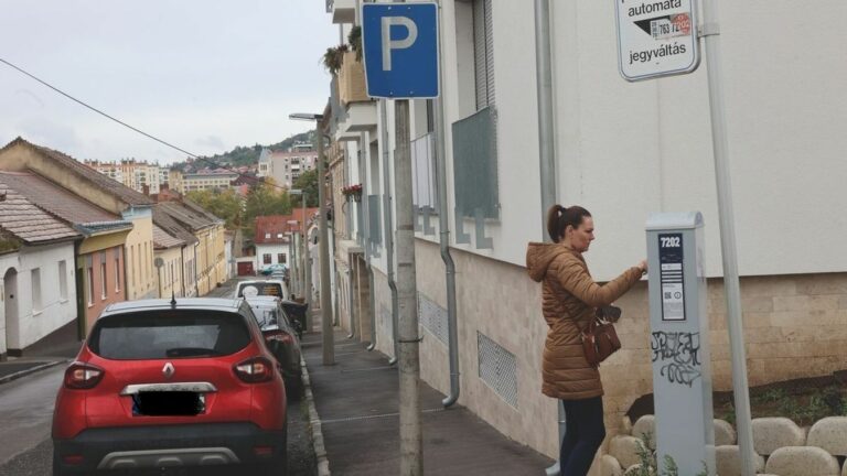 Mennyire emelkedik a pécsi parkolási díj?