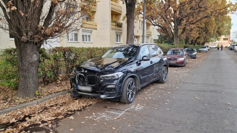 Nem volt vezetői engedélye a fiatal lánynak, aki több autót is összetört hajnalban Szombathelyen Forrás: 112Press