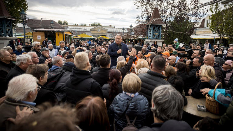 Orbán Viktor váratlanul feltűnt egy piacon