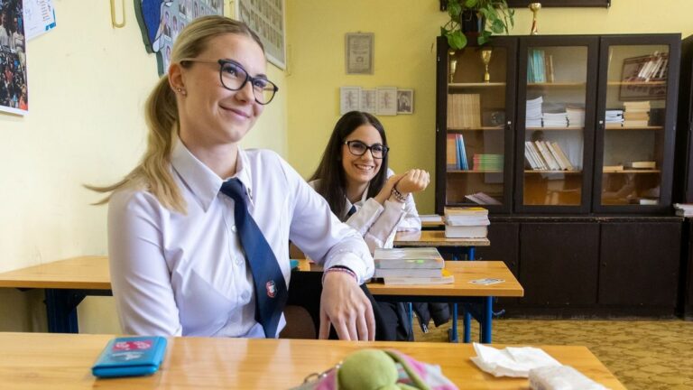 Az érettségi, a kompetencia felmérések és a felvételi eredmények alapján alakult ki a HVG gimnáziumi rangsora (Képünk a Salgótarjáni Bolyai János Gimnázium egy korábbi érettségijén készült) Fotó: Vendel Lajos / Forrás: Nool.hu Archív/ Illusztráció