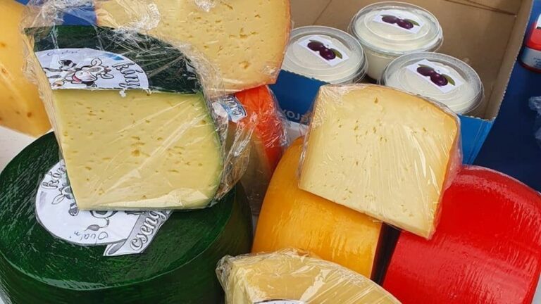 Valaki rossz tréfát űz a kis vállalkozással és az interneten és "Végleg bezárt"-ra állította Csengettyűs Sajtműhely információs paneljét.