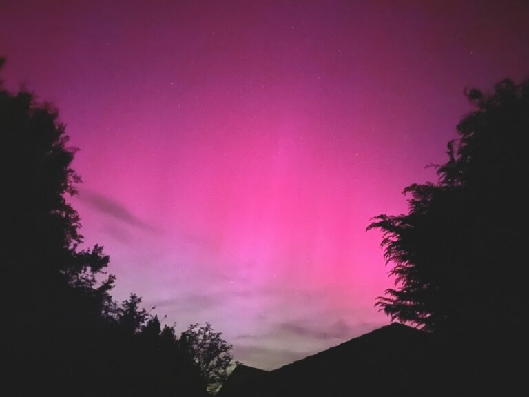 Szépen indult a hét: sarki fény ragyogta be az éjszakai égboltot. Fotó: MW