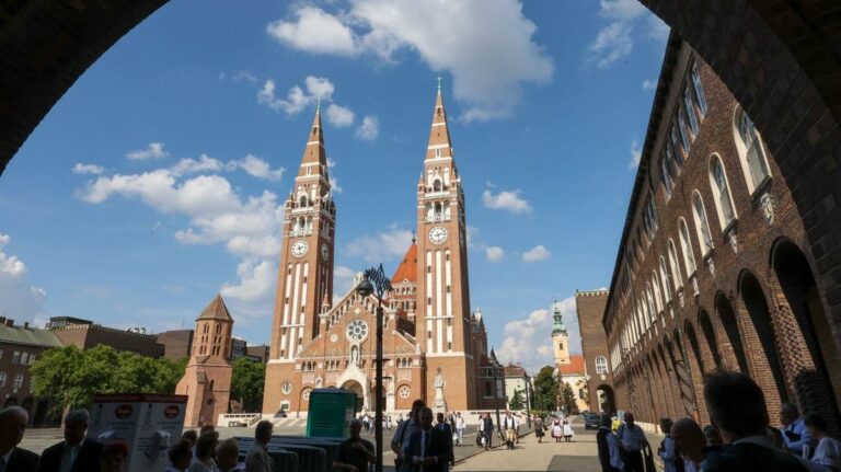 Nemzeti emlékhely lett a szegedi dóm és a Dóm tér, az Országgyűlés a város jelképének kulturális és történelmi jelentőségét ismerte el ezzel a döntéssel. Fotó: Karnok Csaba