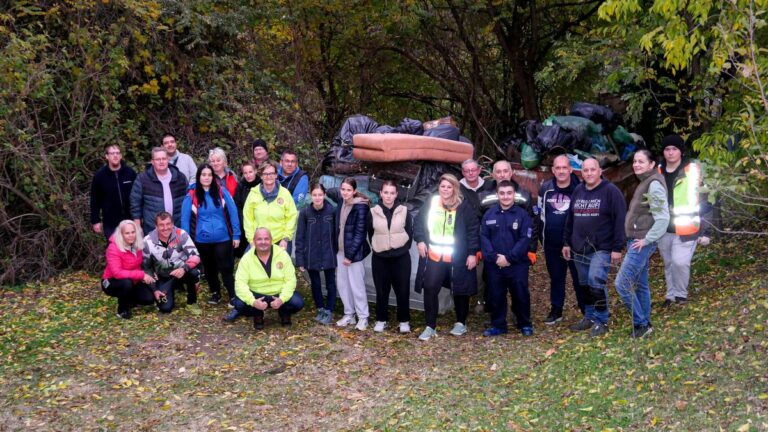 A szemétszedő akció hősei Forrás: Facebook/Tatabánya Megyei Jogú Város Diákönkormányzata
