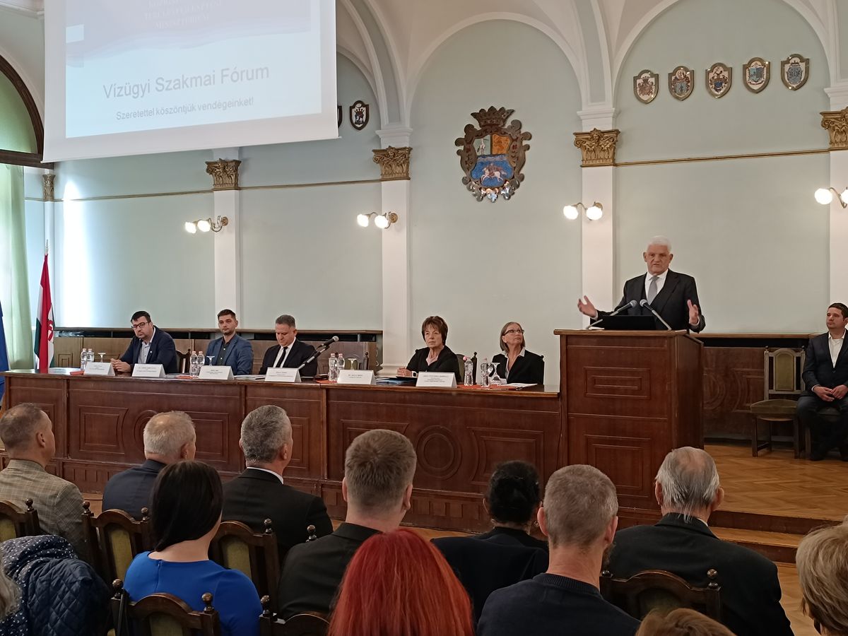 A hatékony vízgazdálkodási lehetőségeiről tartottak szakmai fórumot szerdán, Szolnokon Fotó: Rózsa Róbert