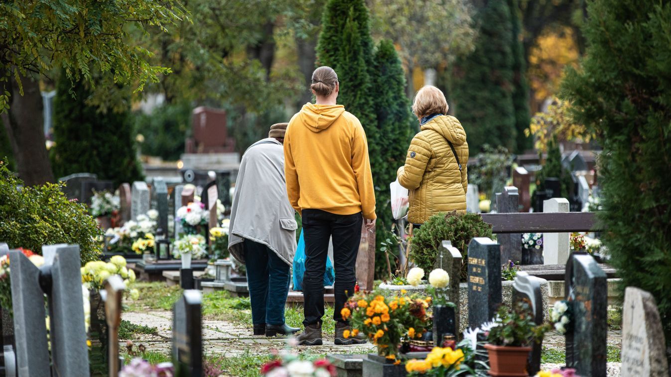 A temetőlátogatás során fontos szem előtt tartani: a nyugalom és a tisztelet mindenkié.