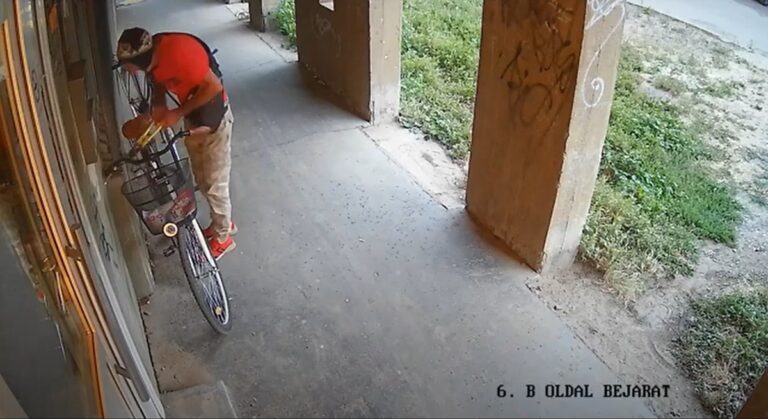 A férfit lopás miatt keresik a rendőrök Forrás: police.hu