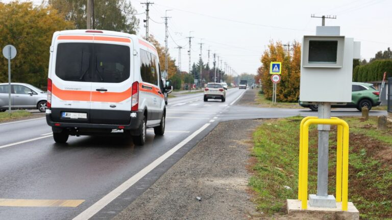 Szabolcs vármegye legújabb traffiboxa Nyírteleken készteti megfontoltabb közlekedésre az autósokat Fotó: Bozsó Kata