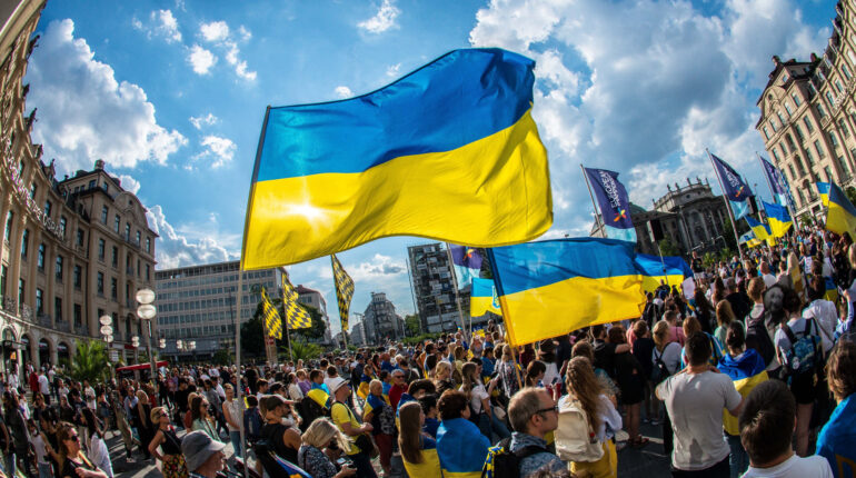 A kutatás egy másik kérdésben is figyelemre méltó eredményt hozott: a németek 62 százaléka szerint az ukrán hadköteles férfiaknak vissza kellene térniük hazájukba, hogy ott szolgáljanak