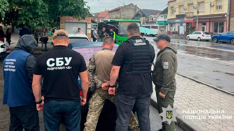 " A TCK munkatársát akkor kapták rajta, amikor a kenőpénz utolsó részletét vette át."