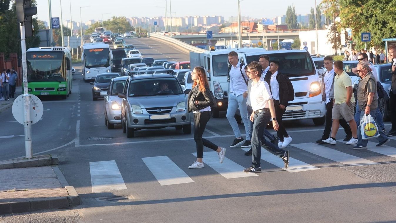 Ideiglenes forgalomkorlátozásra kell számítani Pécs több pontján október 11-én délelőtt.