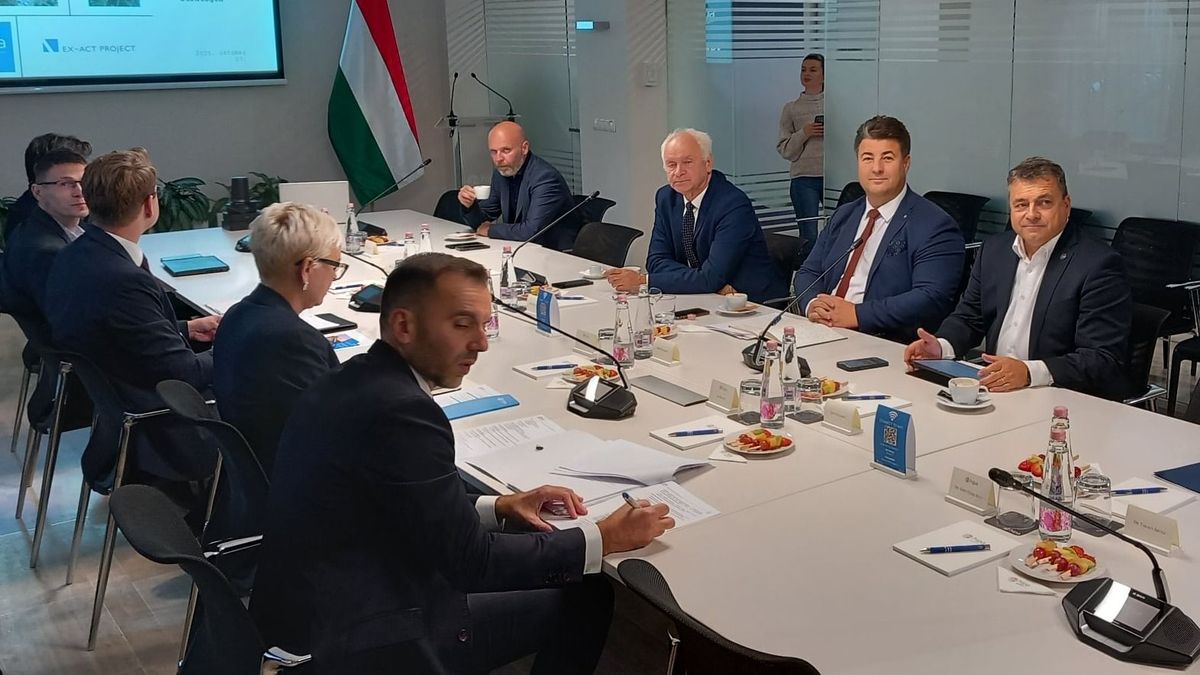 A Guardian Orosháza ipari telephelye fejlett kiépítettsége révén vonzó lehet a potenciális befektetők számára, erről is tárgyaltak. Forrás: Erdős Norbert Facebook oldala