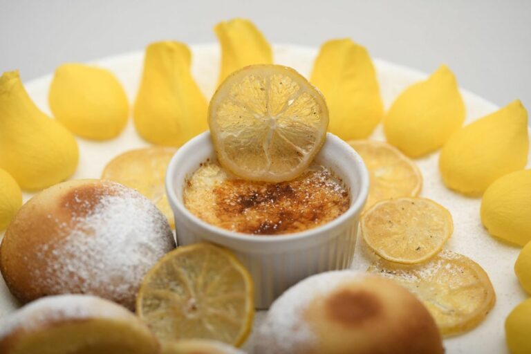 Esztergomban készült el Európa legrégebbi receptje, a császári citromkoch Forrás: WineArtCook.hu