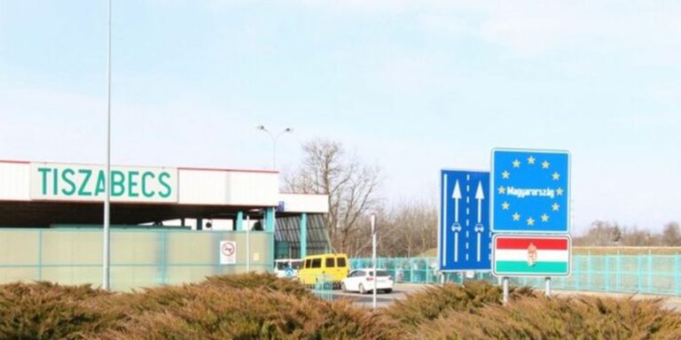 „Saját határátkelőt” működtettek a csempészek a Tisza-parton A csempészek őrizetben vannak.