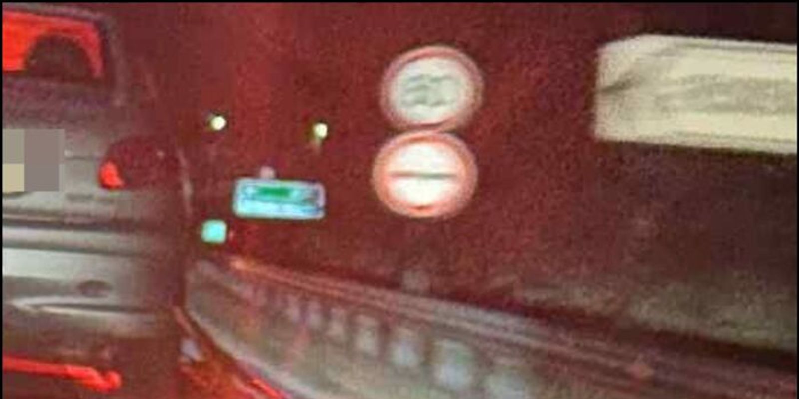 Előkerült az a titokzatos tárgy, amely miatt több autó is defektet kapott.