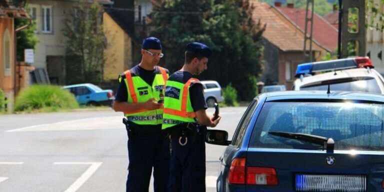 KÖZÚTI ELLENŐRZÉS - Ha ezek nincsenek az autóban, akár a forgalomból is kivonhatják!