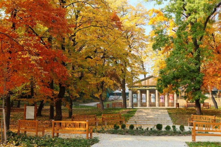 A dohányzási tilalom Balatonfüred két fontos területét érinti: a Gyógy téren és a Kiserdőben december 1-jétől tilos füstölni Fotó: szallas.hu