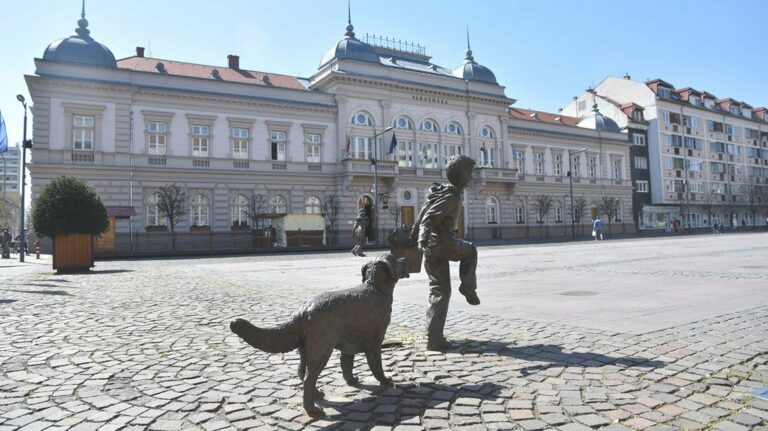 Szolnok közel 620 millió forintot fizet be a város helyi iparűzési adóbevételének többlete nyomán novemberben Fotó: Mészáros János / Forrás: Illusztráció / Új Néplap archívum
