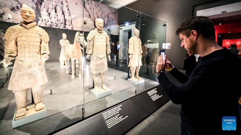 Irány az agyagkatona-kiállítás!