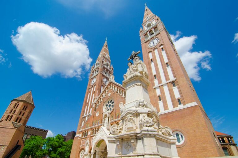 A Klebelsberg Kunó-emlékév keretében avatják nemzeti emlékhellyé a szegedi Dómot és a Dóm teret. Fotó: Shutterstock