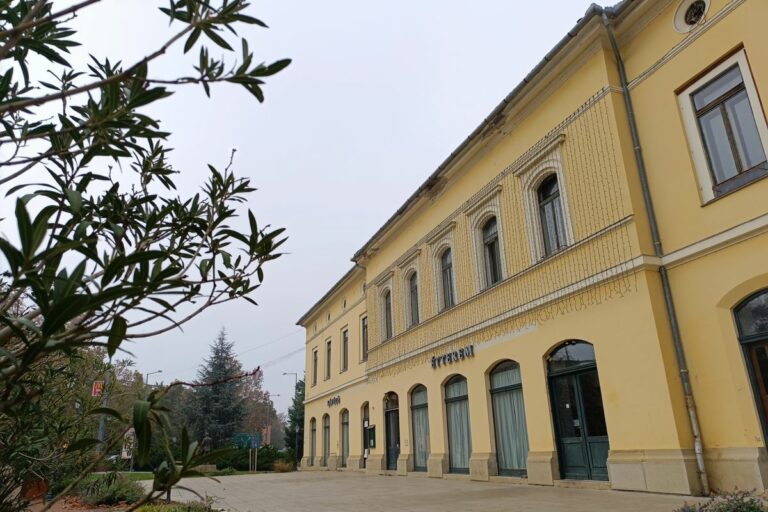 A makói ingatlanok egyike, a Korona. Fotó: Szabó Imre