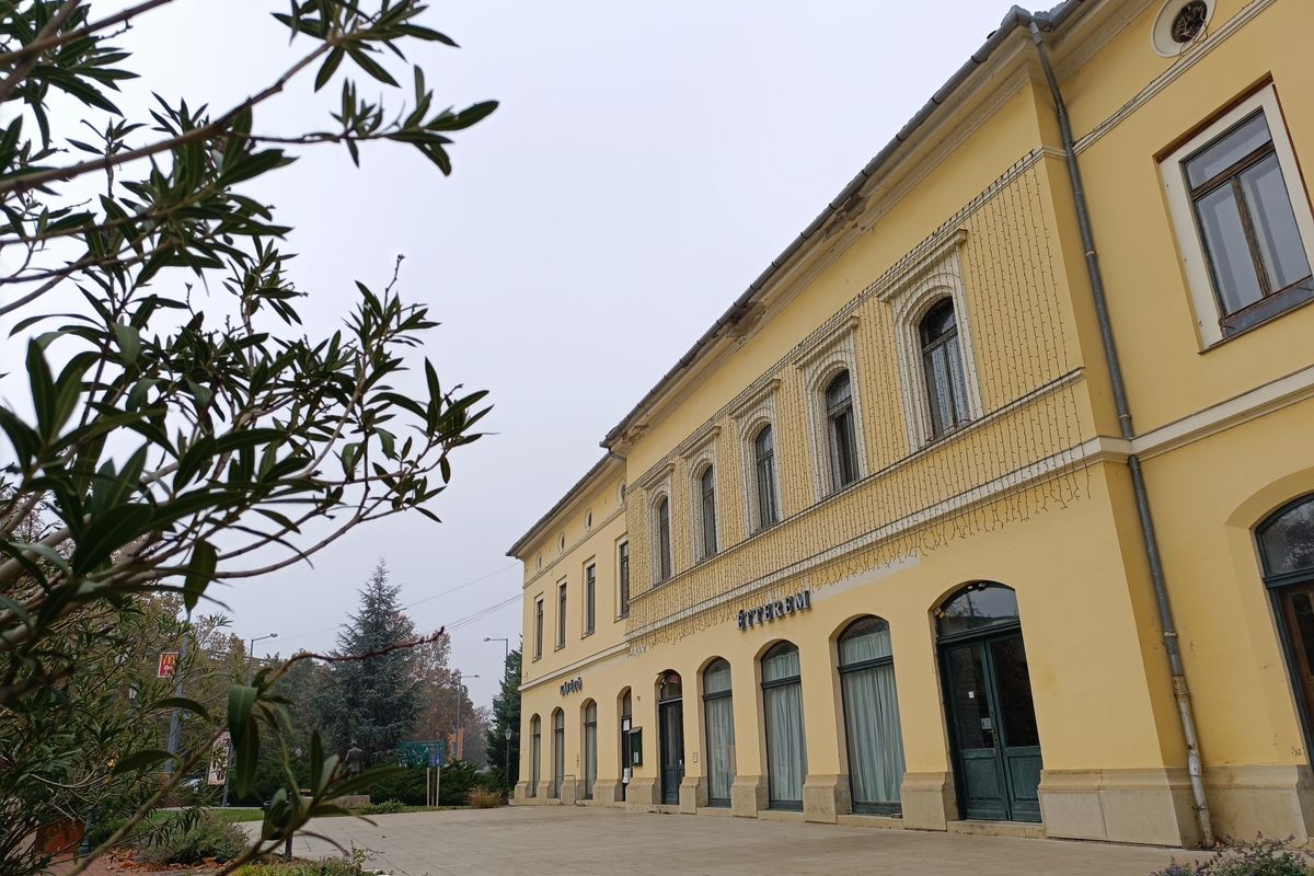 A makói ingatlanok egyike, a Korona. Fotó: Szabó Imre