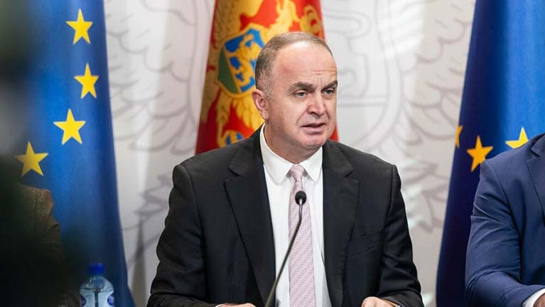 Montenegró hadat üzen a Huaweinek