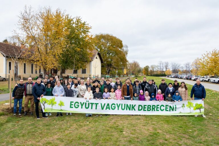 Közösségi faültetést szerveztek Debrecen-Pallagon Forrás: Debrecen Megyei Jogú Város Polgármesteri Hivatal