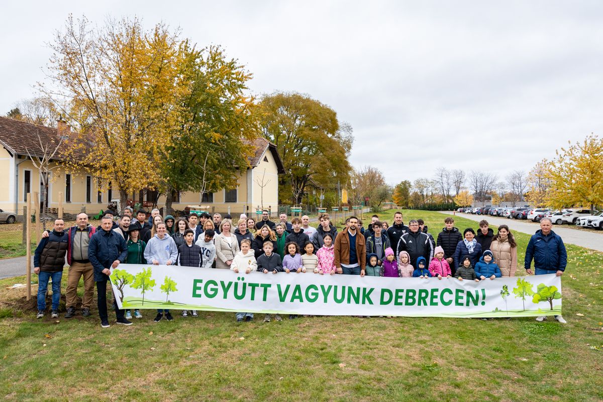 Közösségi faültetést szerveztek Debrecen-Pallagon Forrás: Debrecen Megyei Jogú Város Polgármesteri Hivatal