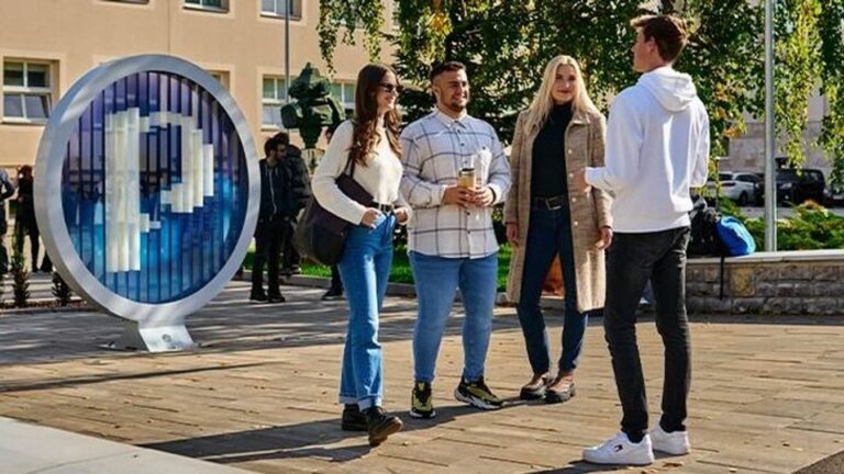 Ahol a tudás jövőt formál – Pannon Egyetem, a biztos kezdet DUÁLIS KÉPZÉS