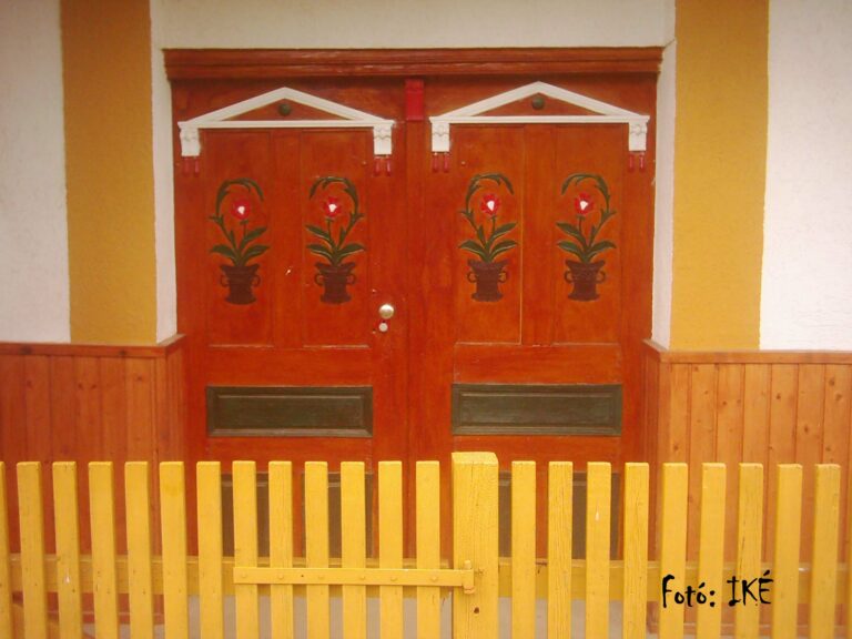 Közel 100 éves présház kapu a Dunántúlon.