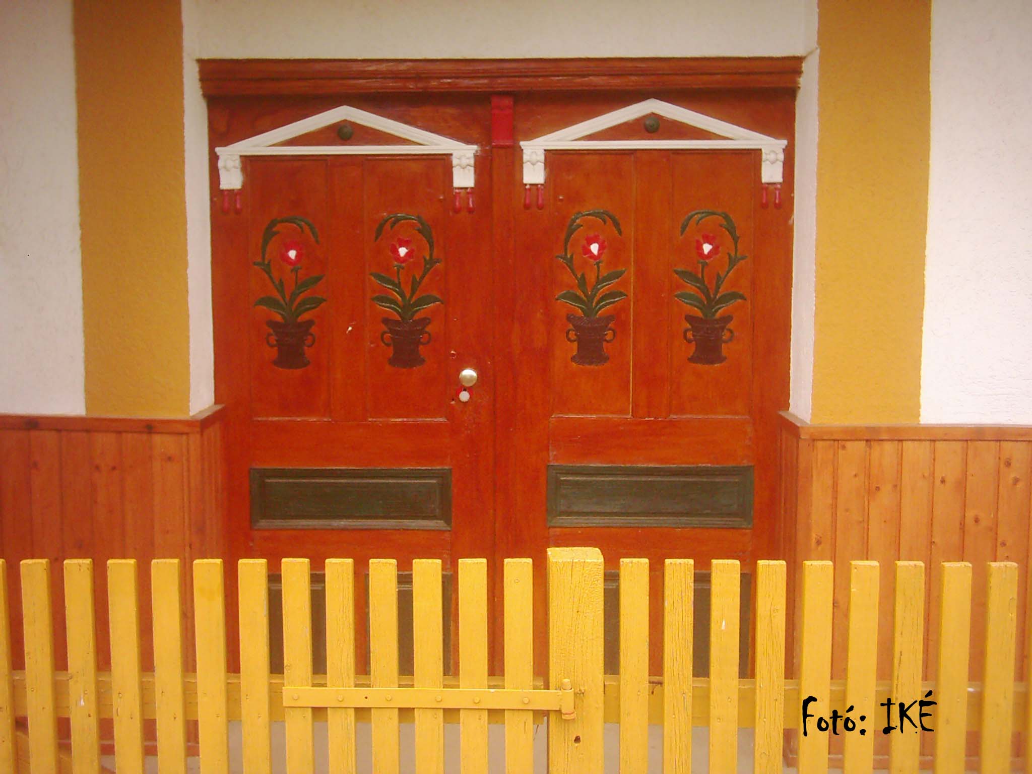 Közel 100 éves présház kapu a Dunántúlon.