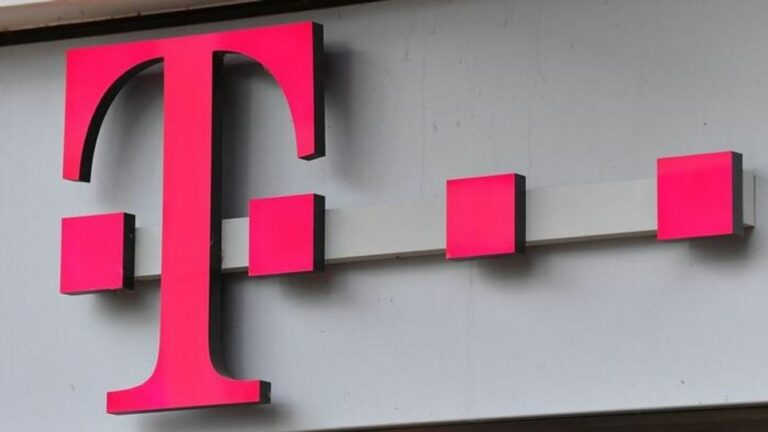 Átalakulnak Fejér megyében is a Telekom nyilvános telefonjai. Segélyhívókként funkcionálnak tovább Fotó: shutterstock.com (illusztráció)