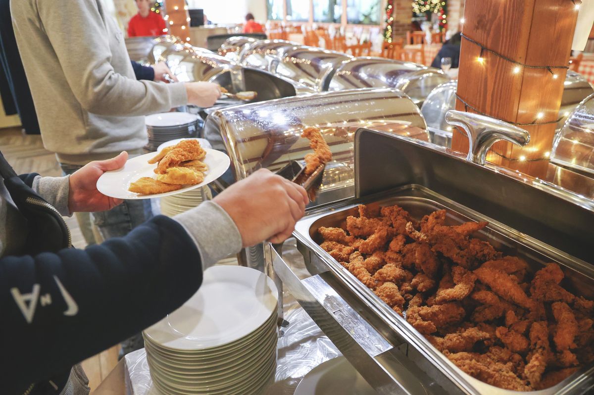 A svédasztal Szegeden is népszerű, különösen ebben az Algyői úti étteremben. Archív Fotó: Karnok Csaba