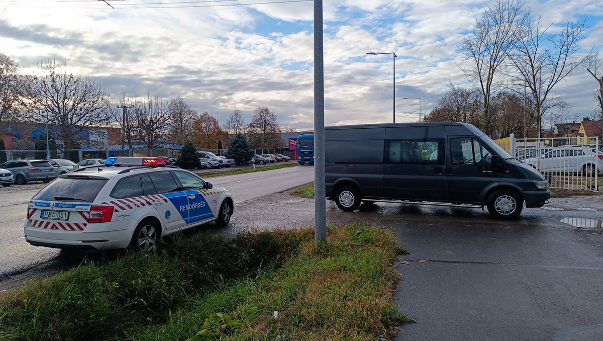 Jelenleg is zajlik a helyszínelés (Fotó: Mártonfai Dénes)