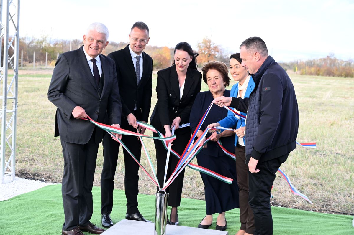 Letették az alapkövet: ötvenöt új munkahely jön létre a legújabb szolnoki beruházás során Fotó: Mészáros János