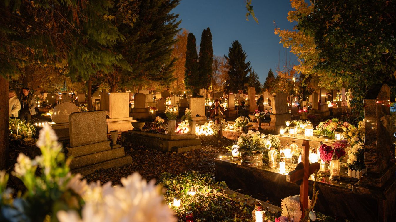 Ünnepi fényekben az egri Kisasszony temető Mindenszentek estéjén Forrás: Huszár Márk/Heol.hu