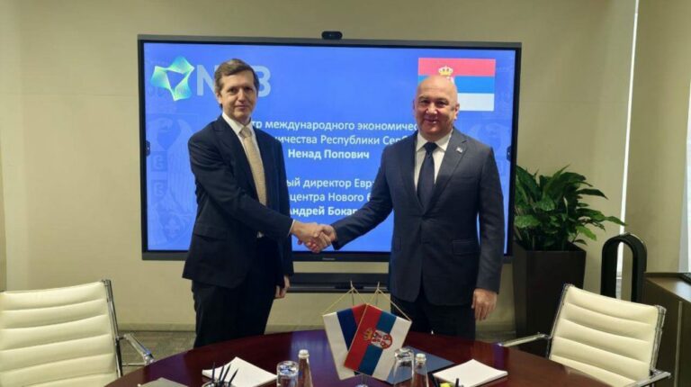 fotó (BETAPHOTO/Szerbia kormánya/A nemzetközi gazdasági együttműködésért és az egyház társadalmi helyzetéért felelős tárca nélküli miniszter kabinetje belföldön és külföldön)