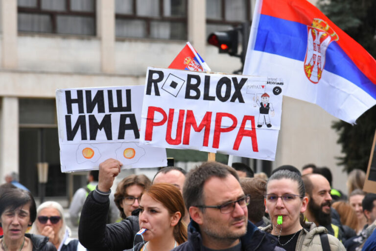 A Niši Szabadegyetem „A tudomány vizsgálata alatt” elnevezésű tiltakozást szervezett. Fotó: Radule Perisic/ATAImages