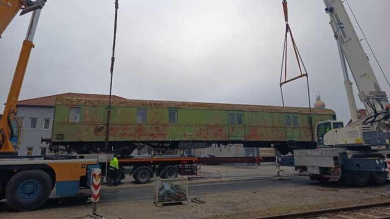 A tervek szerint a járműveket felújítják, látogathatóvá teszik.