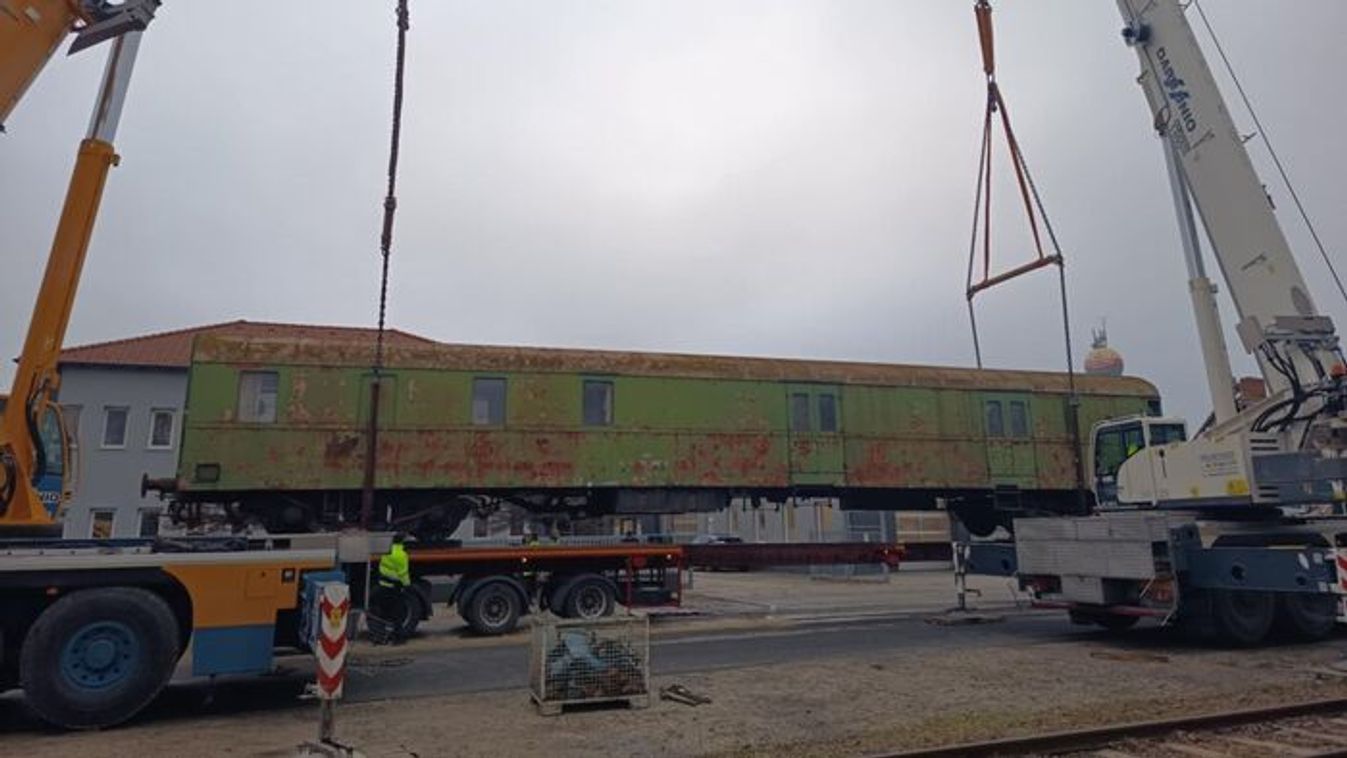 A tervek szerint a járműveket felújítják, látogathatóvá teszik.